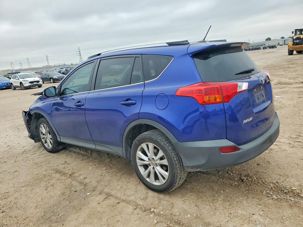 2015 TOYOTA RAV 4 — VIN 2T3YFREV2FW211506 — photo 2